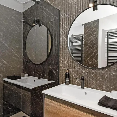 3 Bedroom Beautiful In 別荘 *