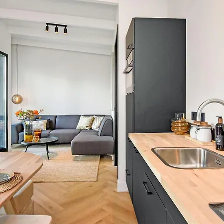 3 Bedroom Beautiful In 別荘 デン・ウフェル