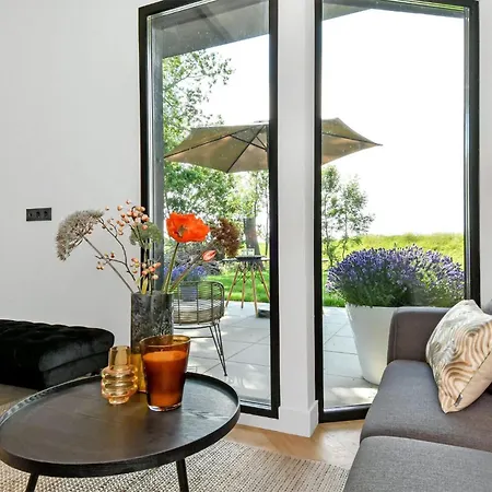 3 Bedroom Beautiful In 別荘 *